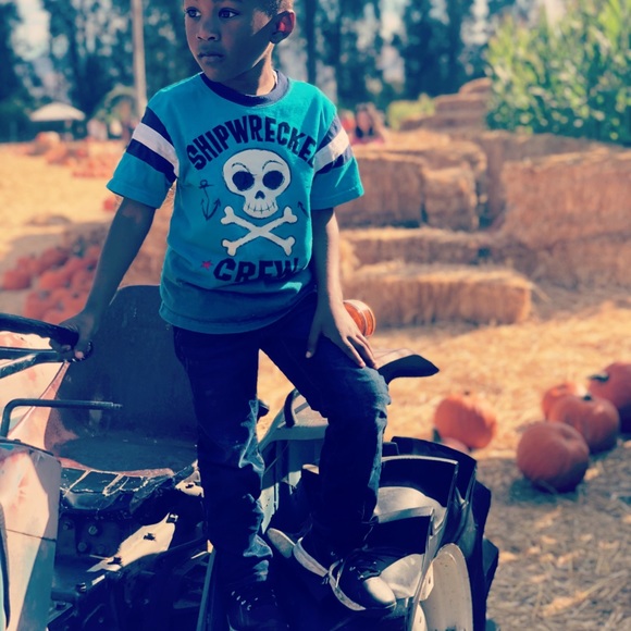 Meet your Poshers, Melisa & Jaxon - Picture 2 of 4